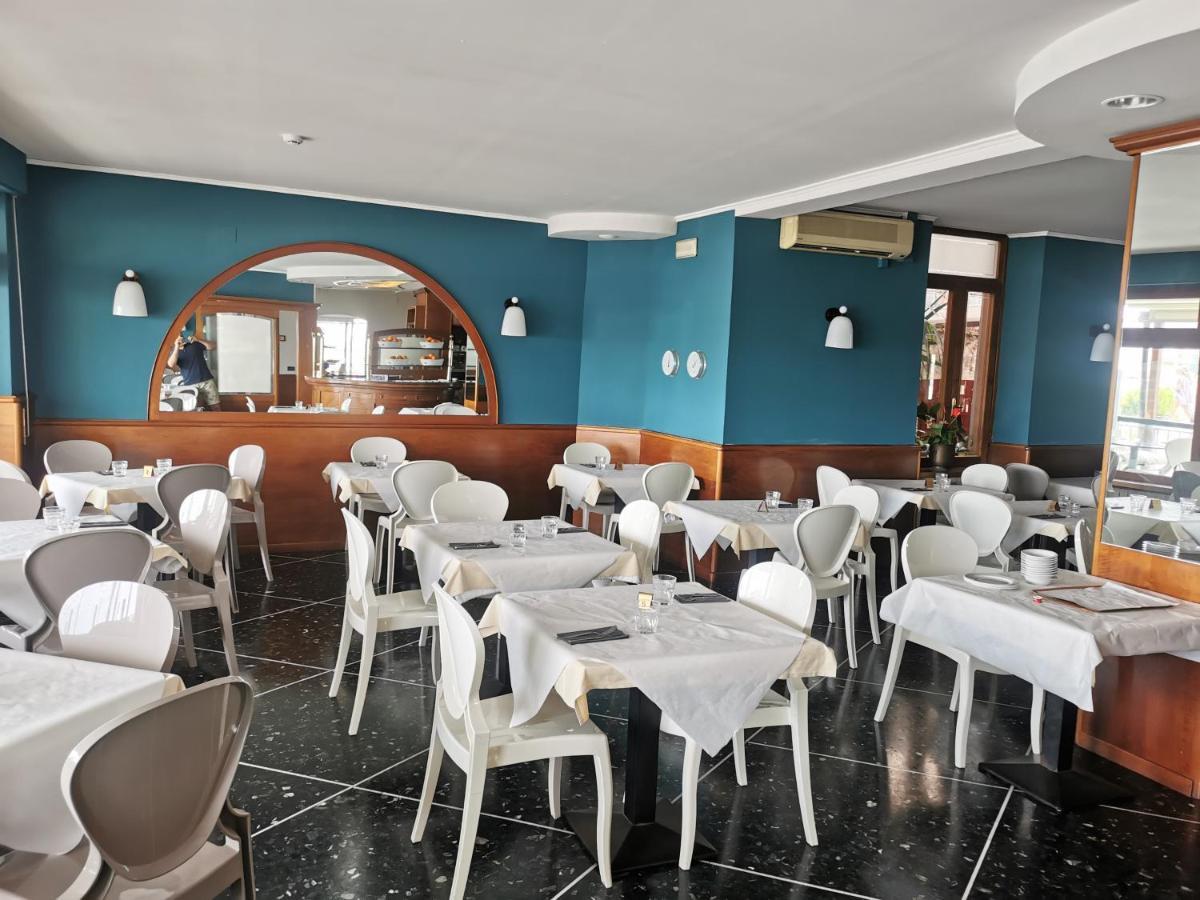 אלבניה Albium Hotel מראה חיצוני תמונה