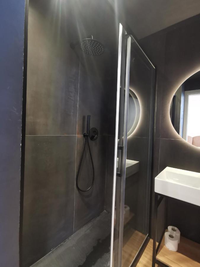אלבניה Albium Hotel מראה חיצוני תמונה