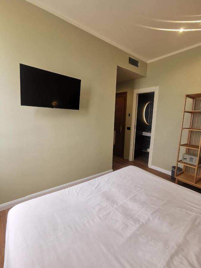 אלבניה Albium Hotel מראה חיצוני תמונה