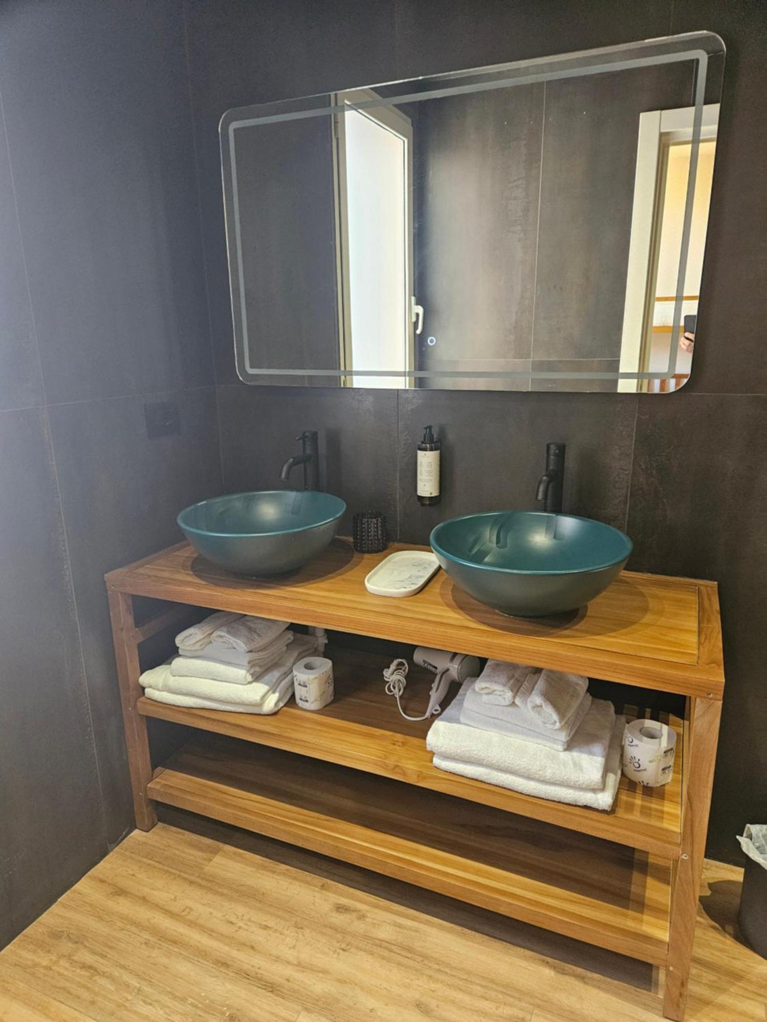 אלבניה Albium Hotel מראה חיצוני תמונה